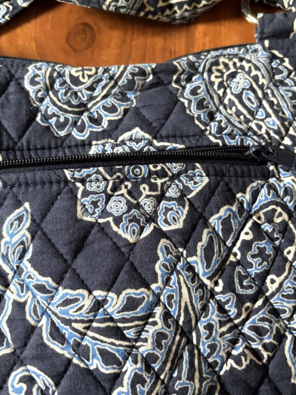 Retired Vera Bradley blue bandana hipster crossbody bag purse - Picture 4 of 9